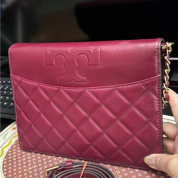 Tory bunch Elegant Burgundy Quilted Chain Bag - Picture 3 of 17